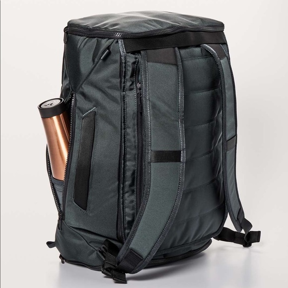 lululemon assert duffel